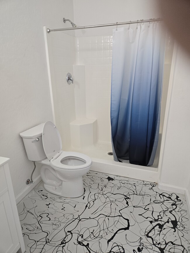 Photo - 1410 S 37th St Unidad studio