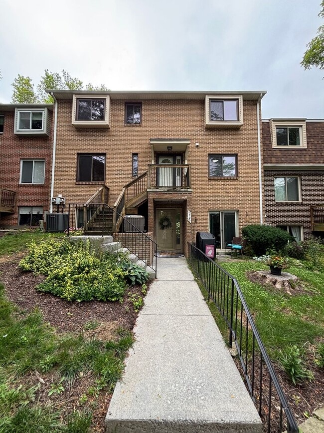 Building Photo - 1721 Donlee Dr