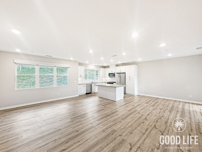 Photo - Beautiful 3B/3BA w/ 2 Car Garage, Washer/Dryer and Private Patio!