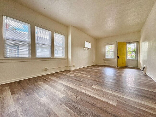 Photo - 529 S Bendix Dr