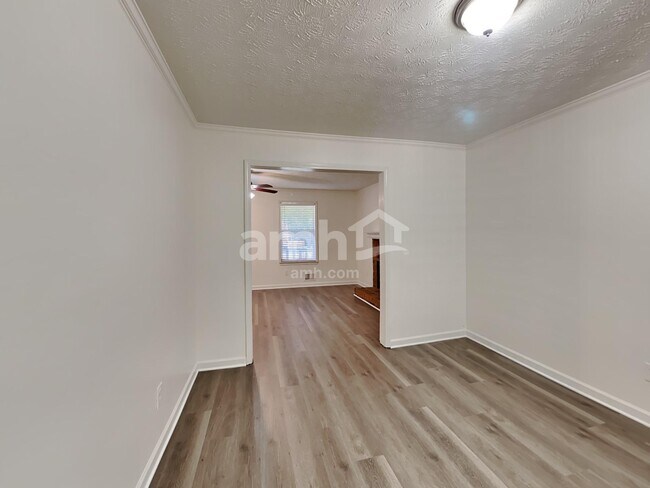 Photo - 137 Solomon Dr