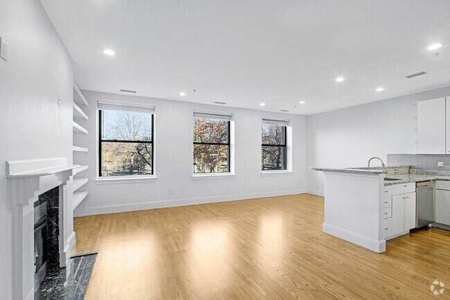 Building Photo - 140 Boylston St Unit 3 Rental