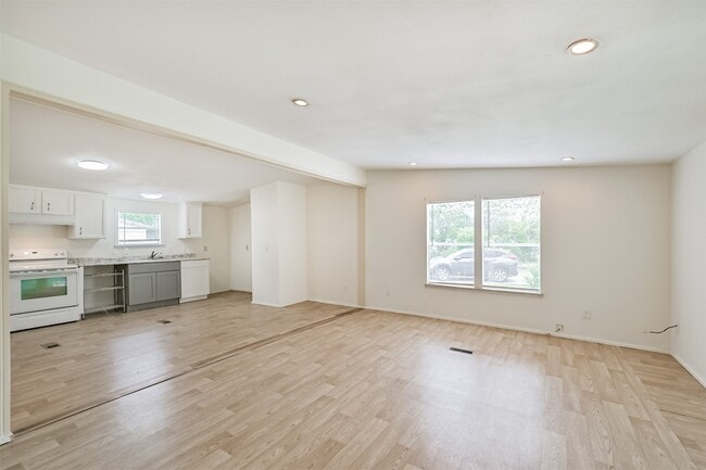 Photo - 1749 Max Rd