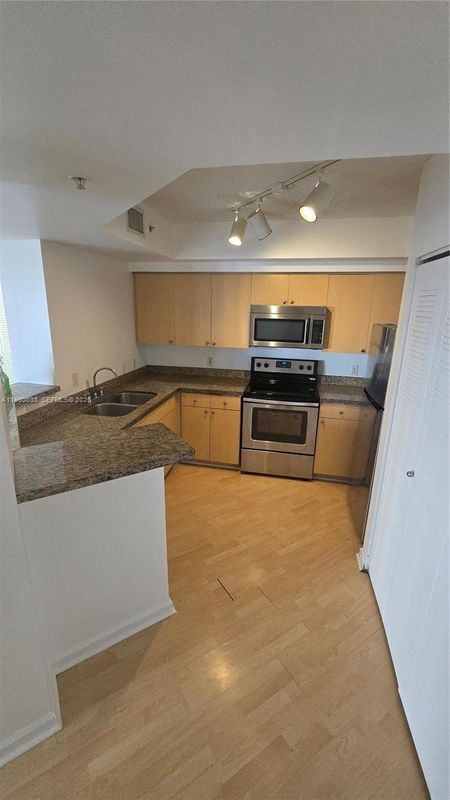 Photo - 1919 Van Buren St