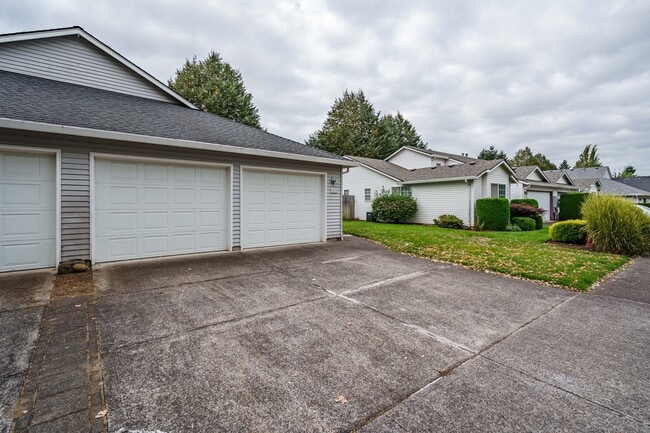 Building Photo - 2 Bedroom 2 Bath Single Level Move In Read... Unit 8415 Rental