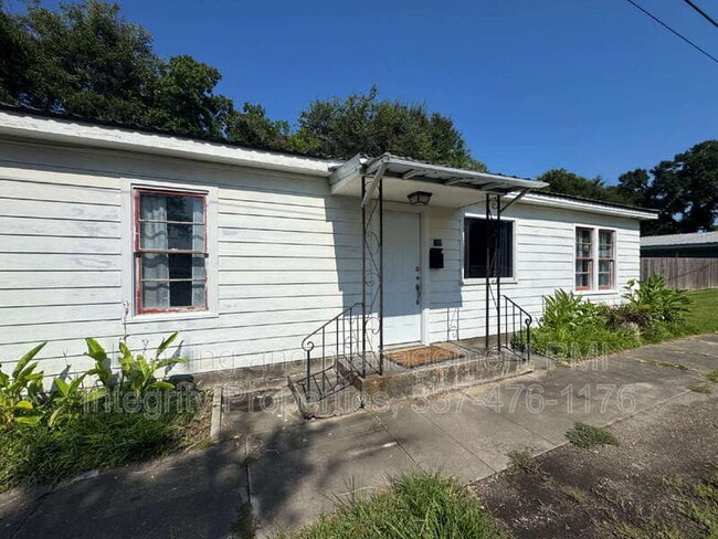 Building Photo - 105 N Cemetery St Rental