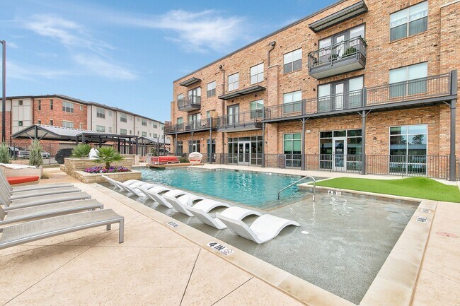 Eastbank River Walk apartments — community photo