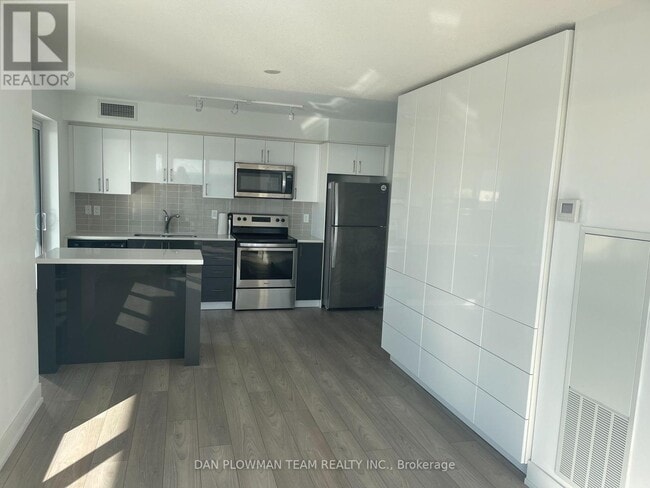 Photo - 1255 Bayly St Unit 1007
