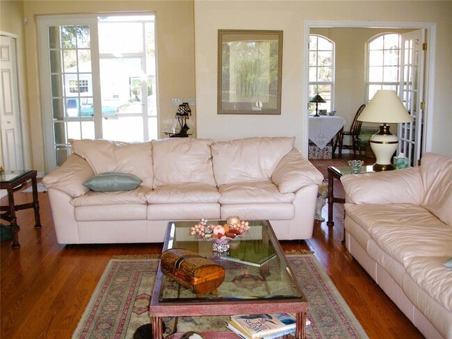 Photo - 2624 Abbotsford St