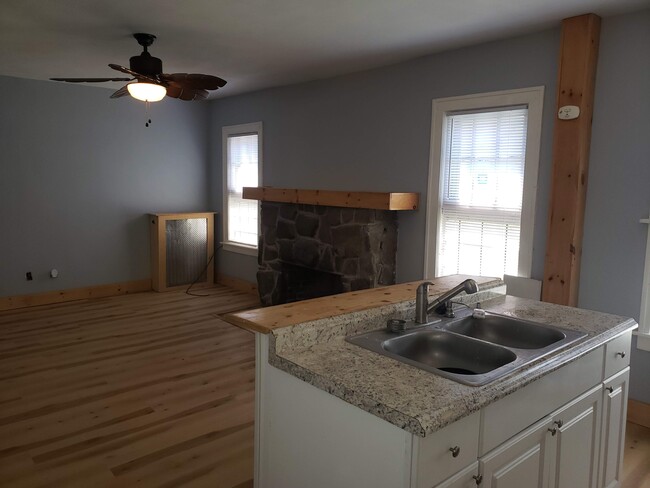 Photo - 460 Chenango St Unit 3