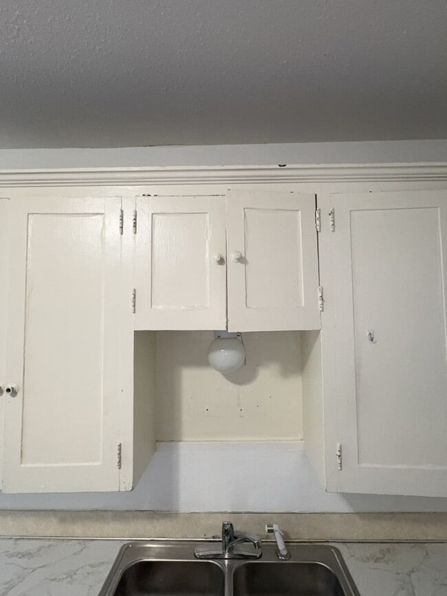 Photo - Spacious 3 Bedroom, 1 Bathroom Home for Rent