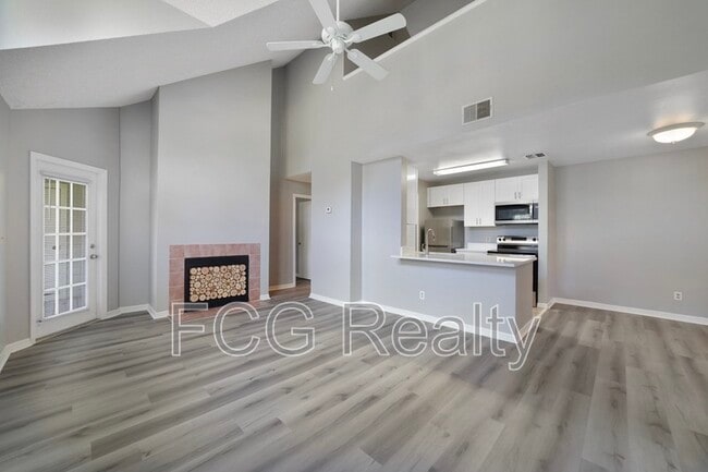 Photo - 6112 Westgate Dr Unit Apt 204