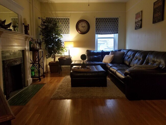 Photo - 1307 Commonwealth Ave Unit 4