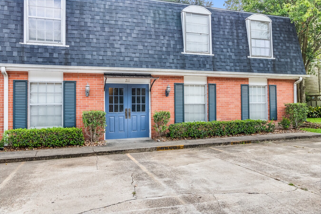 Photo - 211 Versailles Blvd Rental
