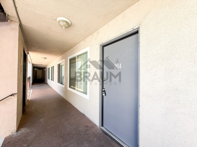 Photo - 6041 Whitsett Ave Unit 204