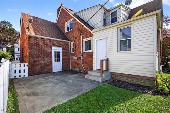 Photo - 2520 Laurelhurst Rd