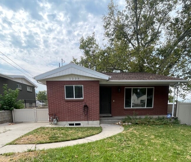Building Photo - Spacious 5 Bedroom House in Salt Lake