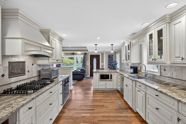 Photo - 236 Clintonville Ln