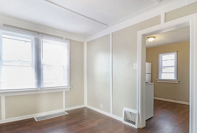 Photo - 405 E Woodside St