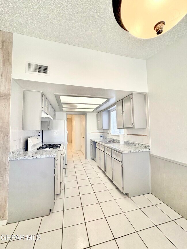 Photo - 3425 E Glen Dr