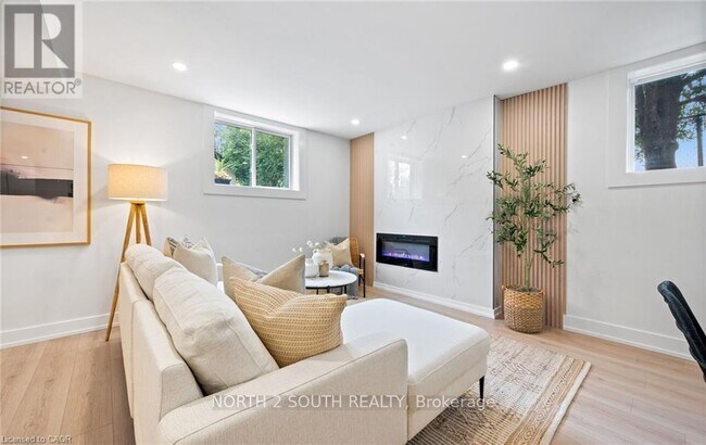 Photo - 105 Lilacside Dr