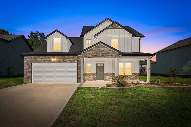 Building Photo - Luxury Meets Comfort: 5-Bed Beauty with Ch...