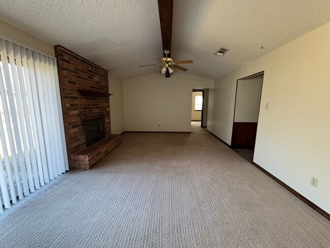 Photo - 207 E Hogan Dr