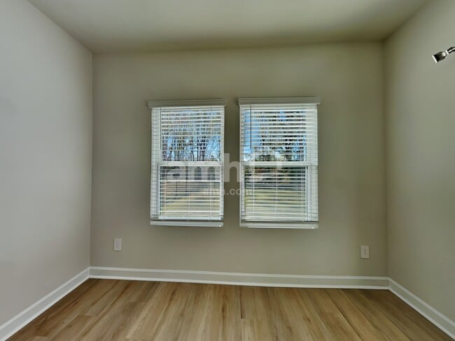 Photo - 521 Crowder Pl