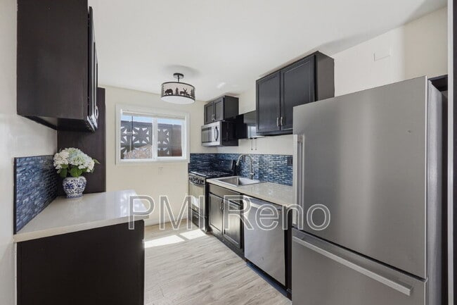 Building Photo - 1515 N Carson St Unit 7