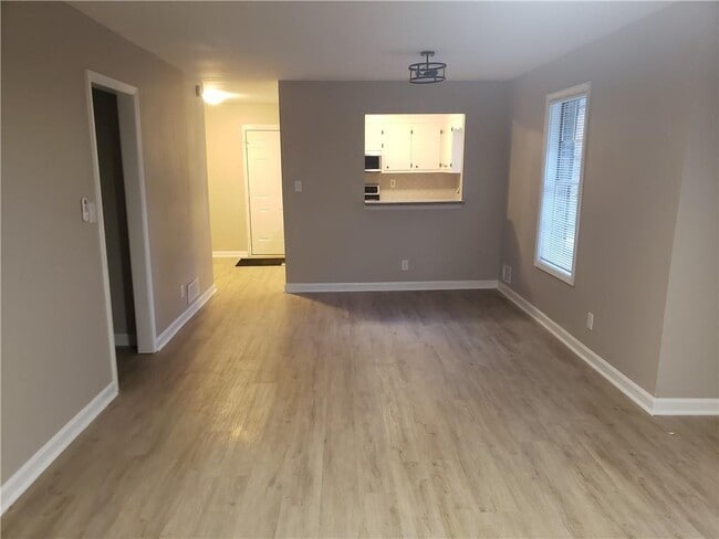 Photo - 4911 Valley Dale Dr SW