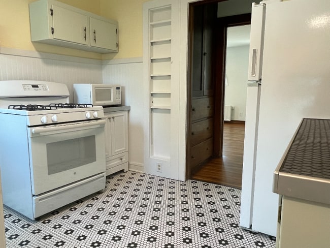 Photo - 208 W 3rd St