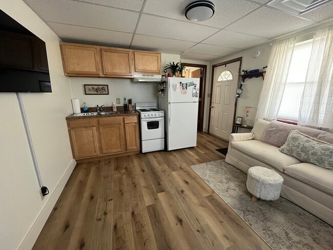 Photo - 20 1/2 Fern St Unit 20.5A (Downstairs