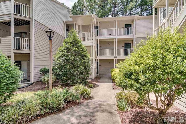 Room in Condo on Audubon Lake Dr