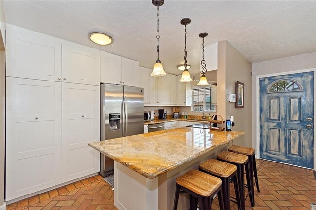 52637 Avenida Villa