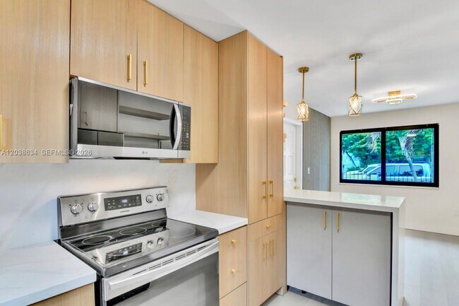 Photo - 910 SW 9th St