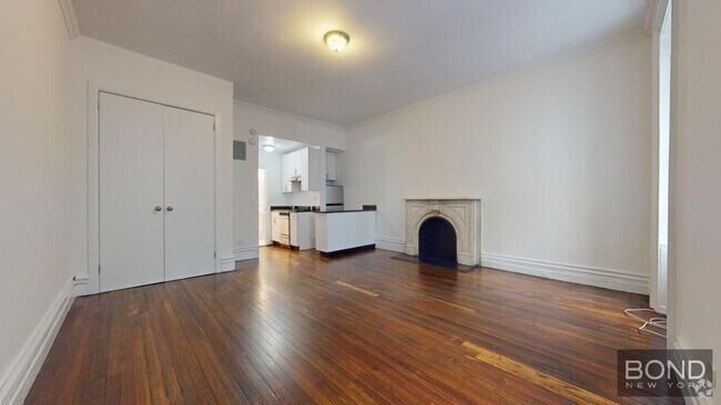 Building Photo - 39 E 65th St Unit 2A Rental