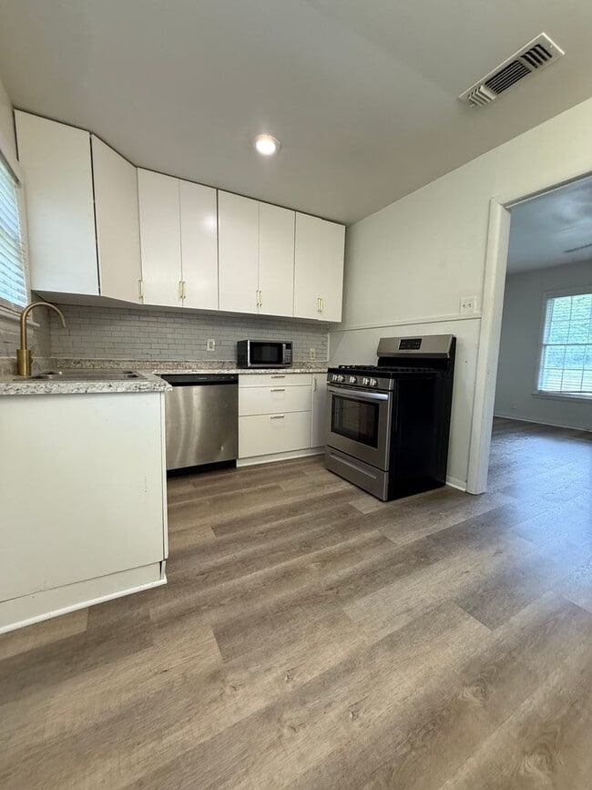 Photo - 2/1 COMING SOON -NEWLY RENOVATED