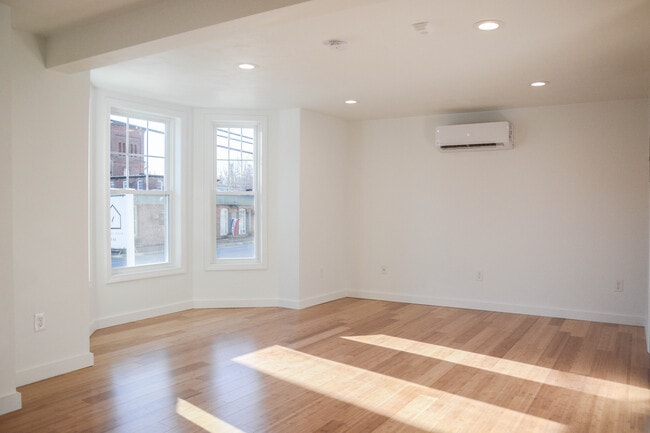 Photo - 548 Main St Unit 1