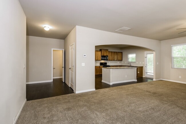 Photo - 618 Royal Crest Ct