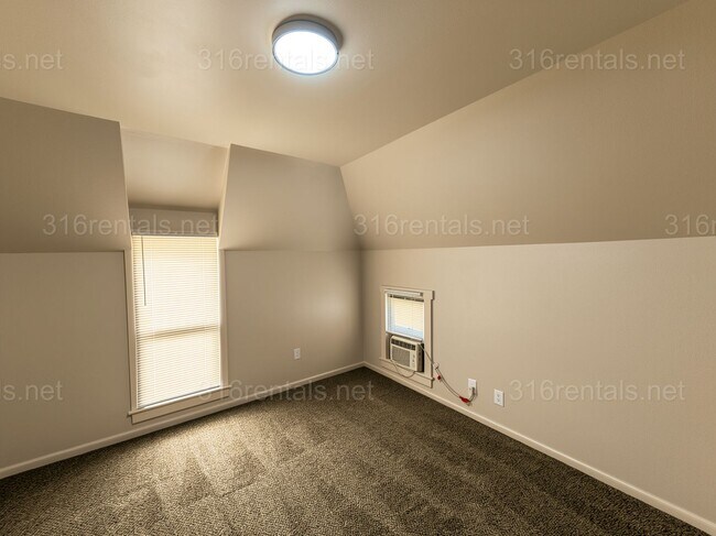 Photo - 120 W 10th St