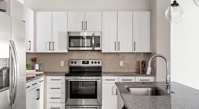 Building Photo - 2-Bed Luxury Living | 8 Weeks Free + Waive... Unit HGH Rental