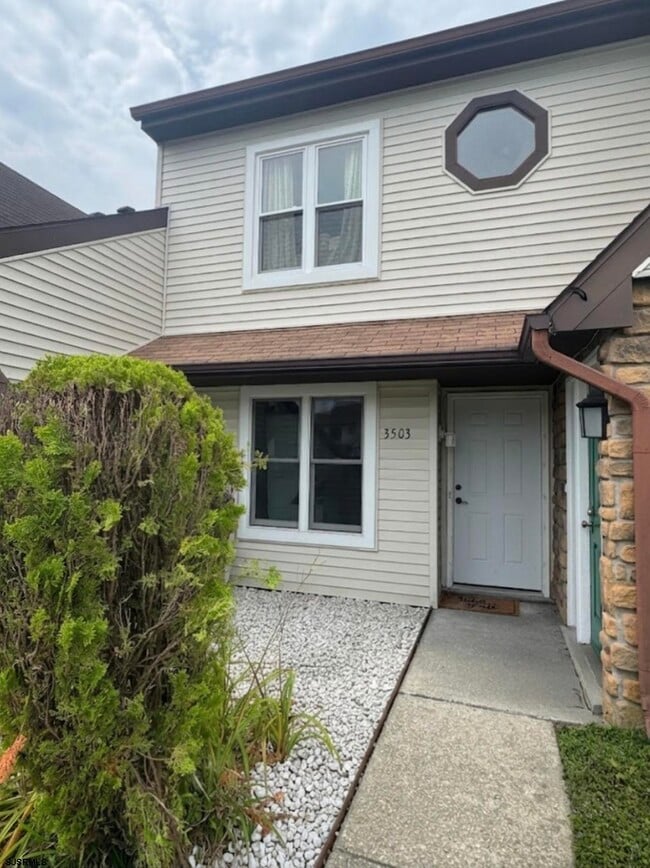 Building Photo - 3503 Woodlands Dr Unit 3503