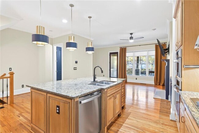 Photo - 395 Laurent St NW