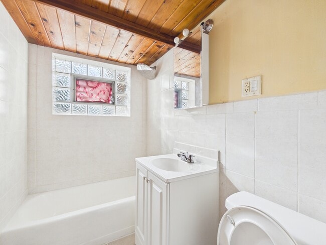 Photo - 755 Dulles Rd