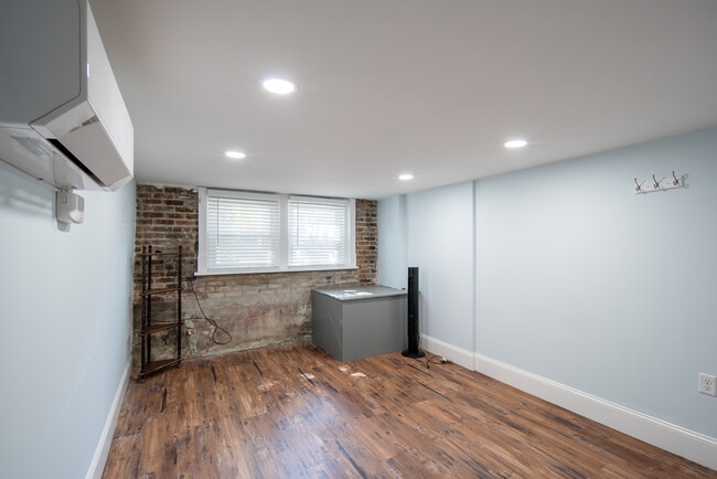 89 Morris St Unit Basement