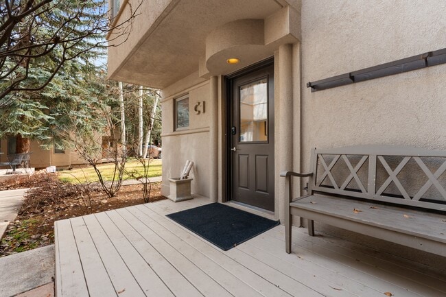 Photo - 814 W Bleeker St