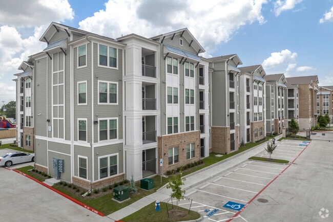 Alternate Building Photo - Hartwood at Spring Shadows