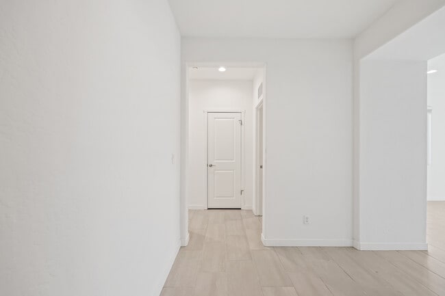 Photo - 821 Amanecer Ave