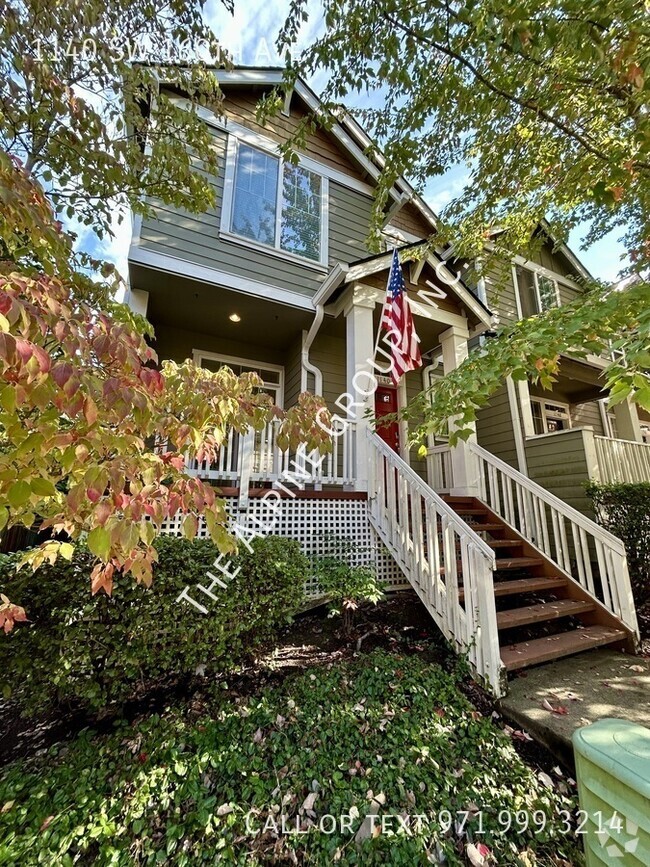 Building Photo - End-Unit Townhome with 2 Decks!