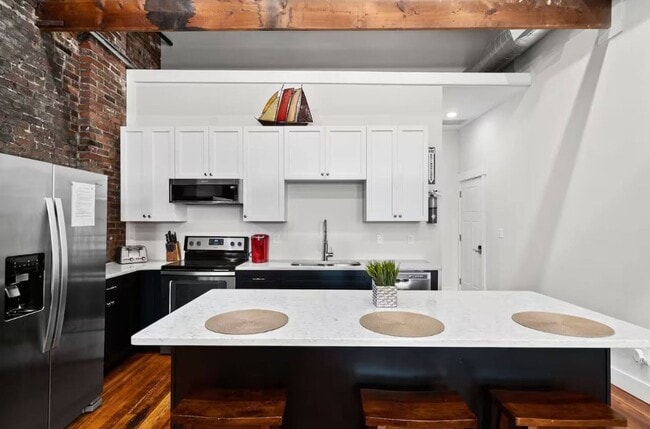 Building Photo - 124 Strawberry Alley Unit B Rental